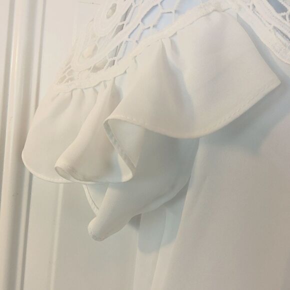 April White blouse with lace and short fluttered and ruffled sleeves - Picture 6 of 12